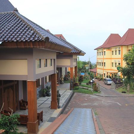 Ciptaningati Hotel Batu  Exteriör bild