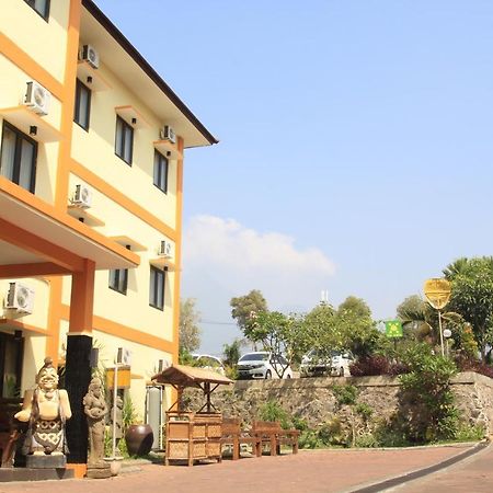Ciptaningati Hotel Batu  Exteriör bild