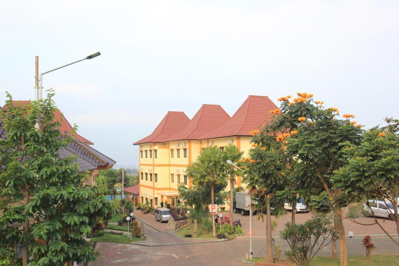 Ciptaningati Hotel Batu  Exteriör bild