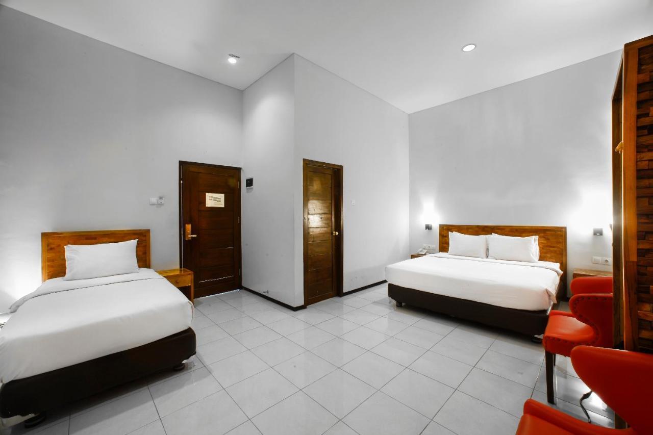 Ciptaningati Hotel Batu  Exteriör bild